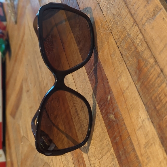 Brown oversized Chanel polarized sunglasses - Picture 4 of 13